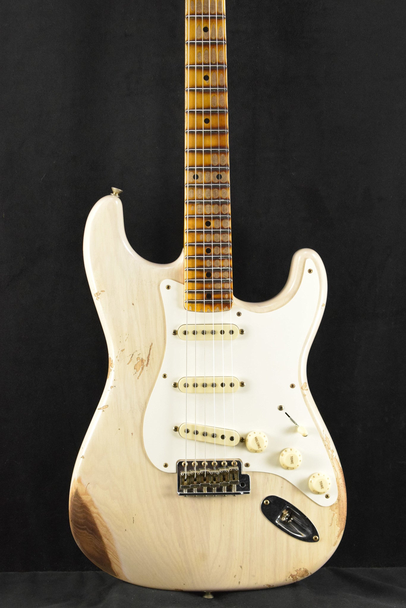 Fender 1957 Stratocaster Heavy Relic Aged White Blonde 1-Piece Rift Sawn Maple Neck Fingerboard