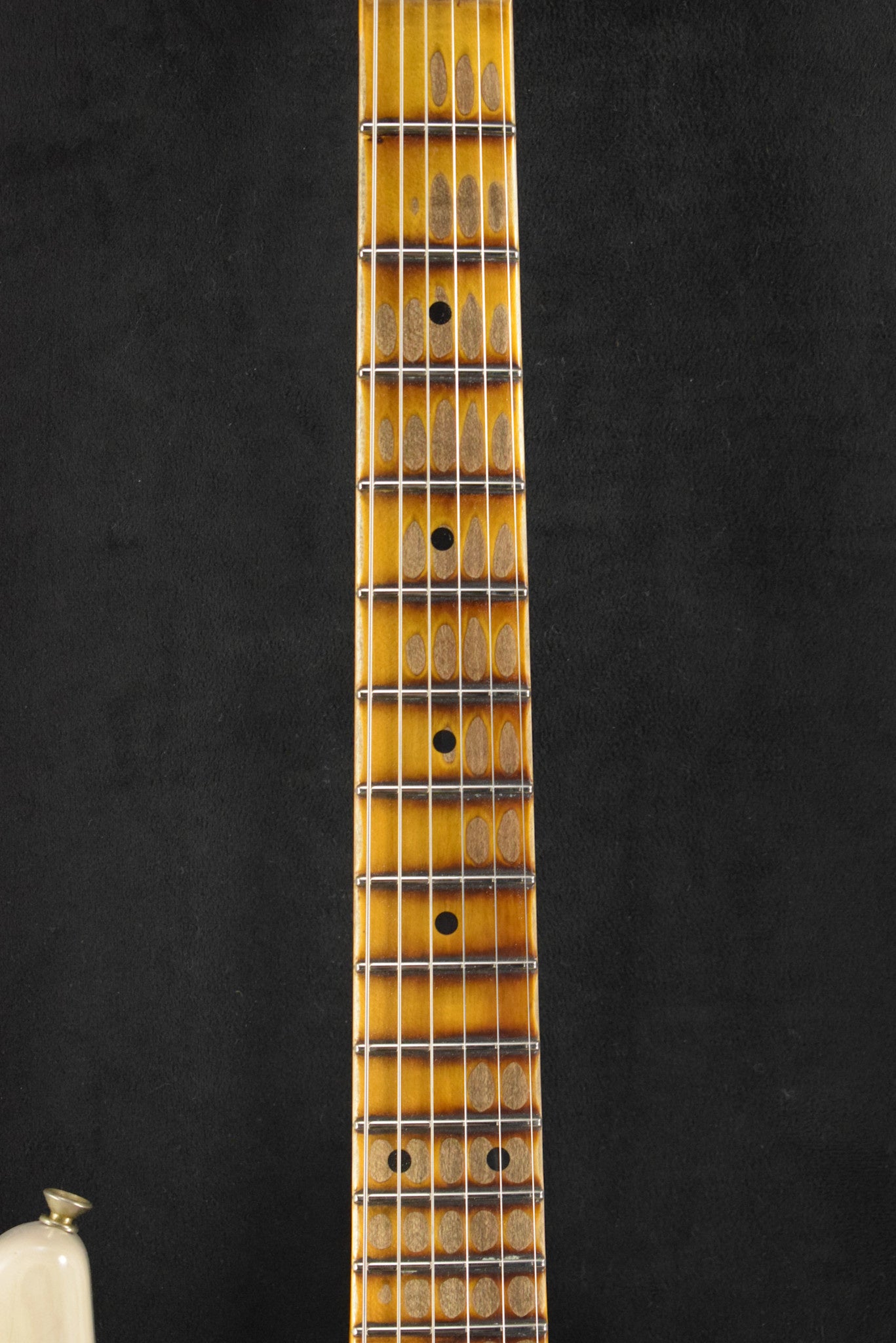 Fender 1957 Stratocaster Heavy Relic Aged White Blonde 1-Piece Rift Sawn Maple Neck Fingerboard
