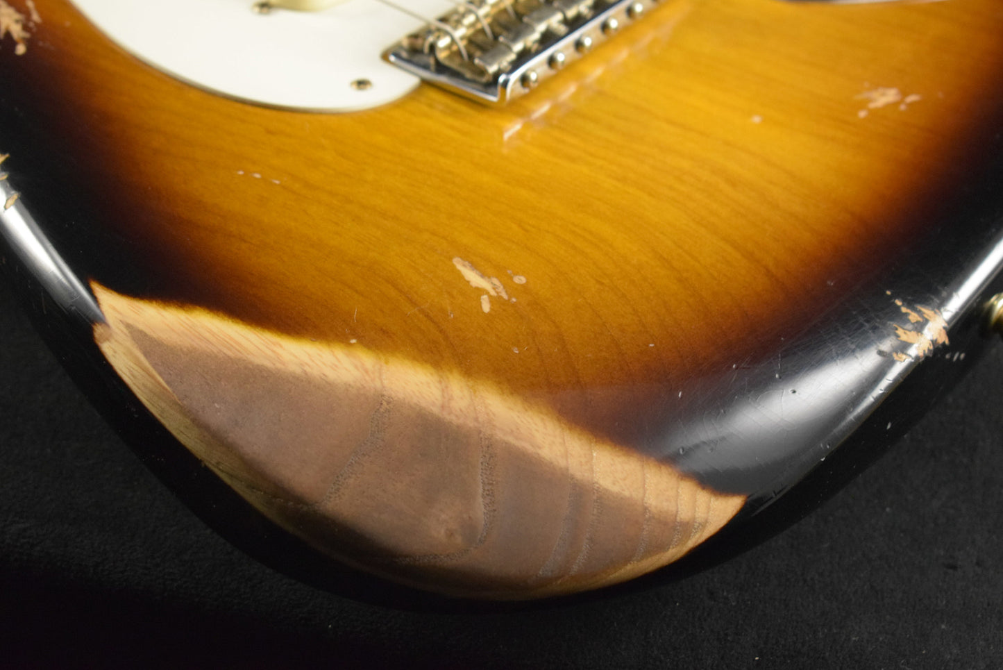 Fender 1957 Stratocaster Heavy Relic Aged 2-Color Sunburst 1-Piece Rift Sawn Maple Neck Fingerboard