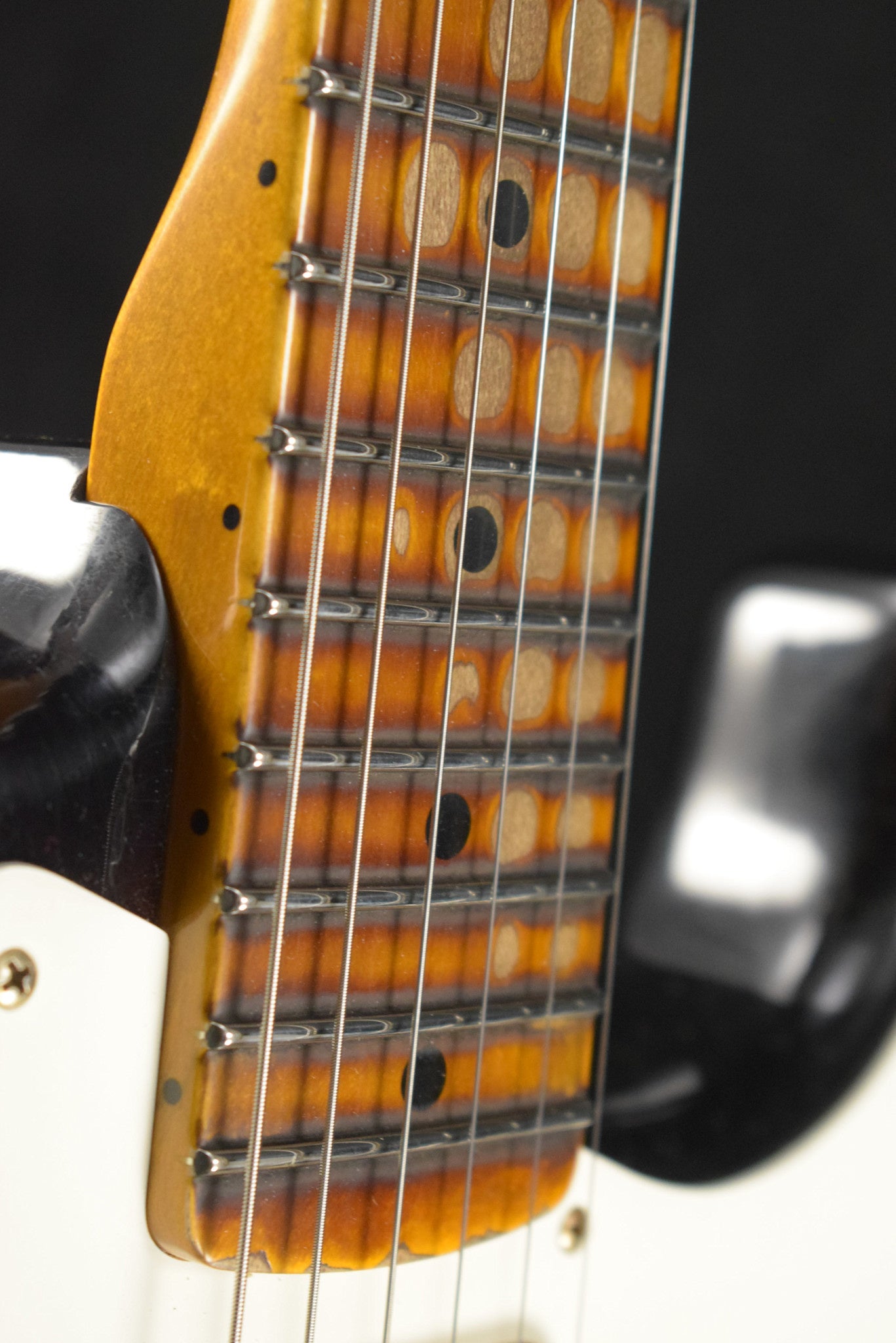 Fender 1957 Stratocaster Heavy Relic Aged 2-Color Sunburst 1-Piece Rift Sawn Maple Neck Fingerboard