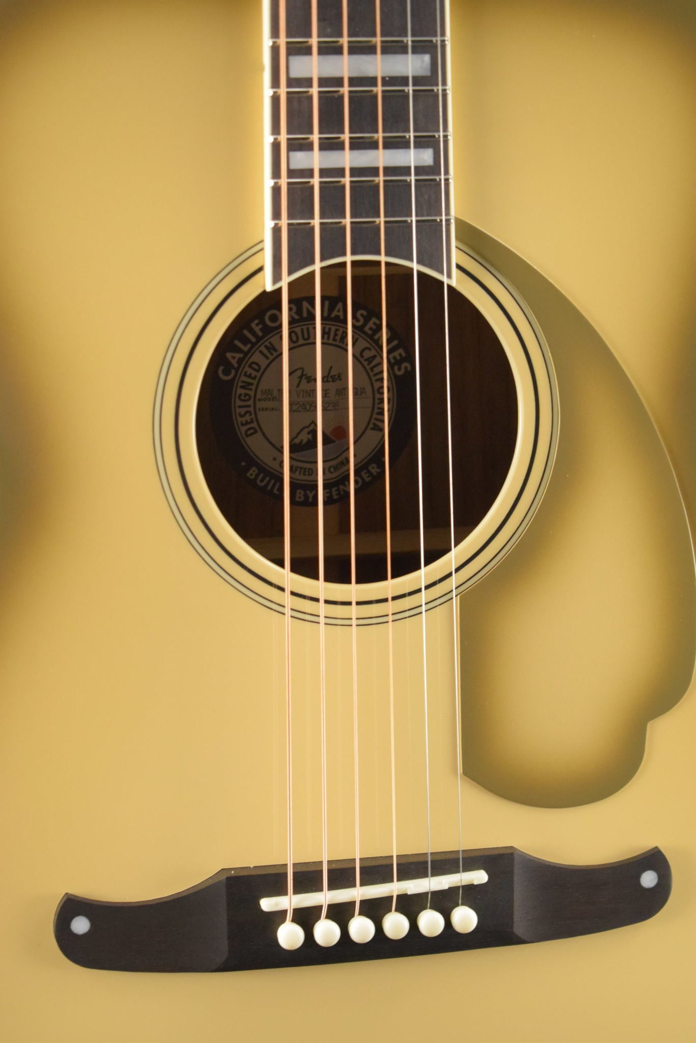 Fender Limited Edition California Vintage Malibu with Case Antigua