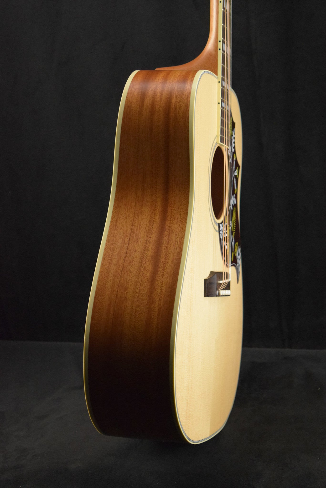 Gibson Hummingbird Faded Antique Natural