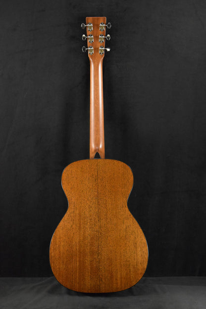 Martin 0-18 Natural