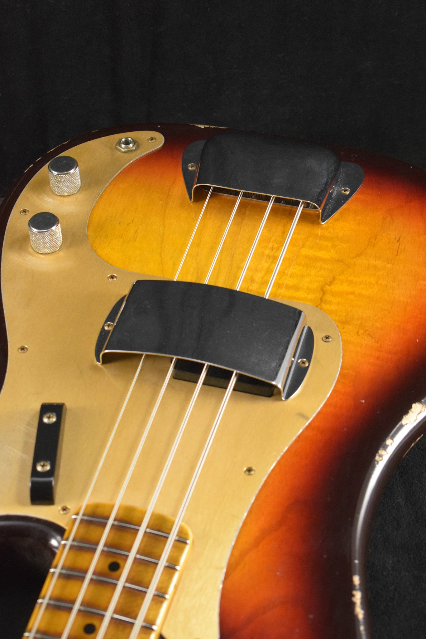 Fender Limited Edition P-Jazz Bass Relic Chocolate 3-Color Sunburst 1-Piece Quartersawn Maple Neck Fingerboard