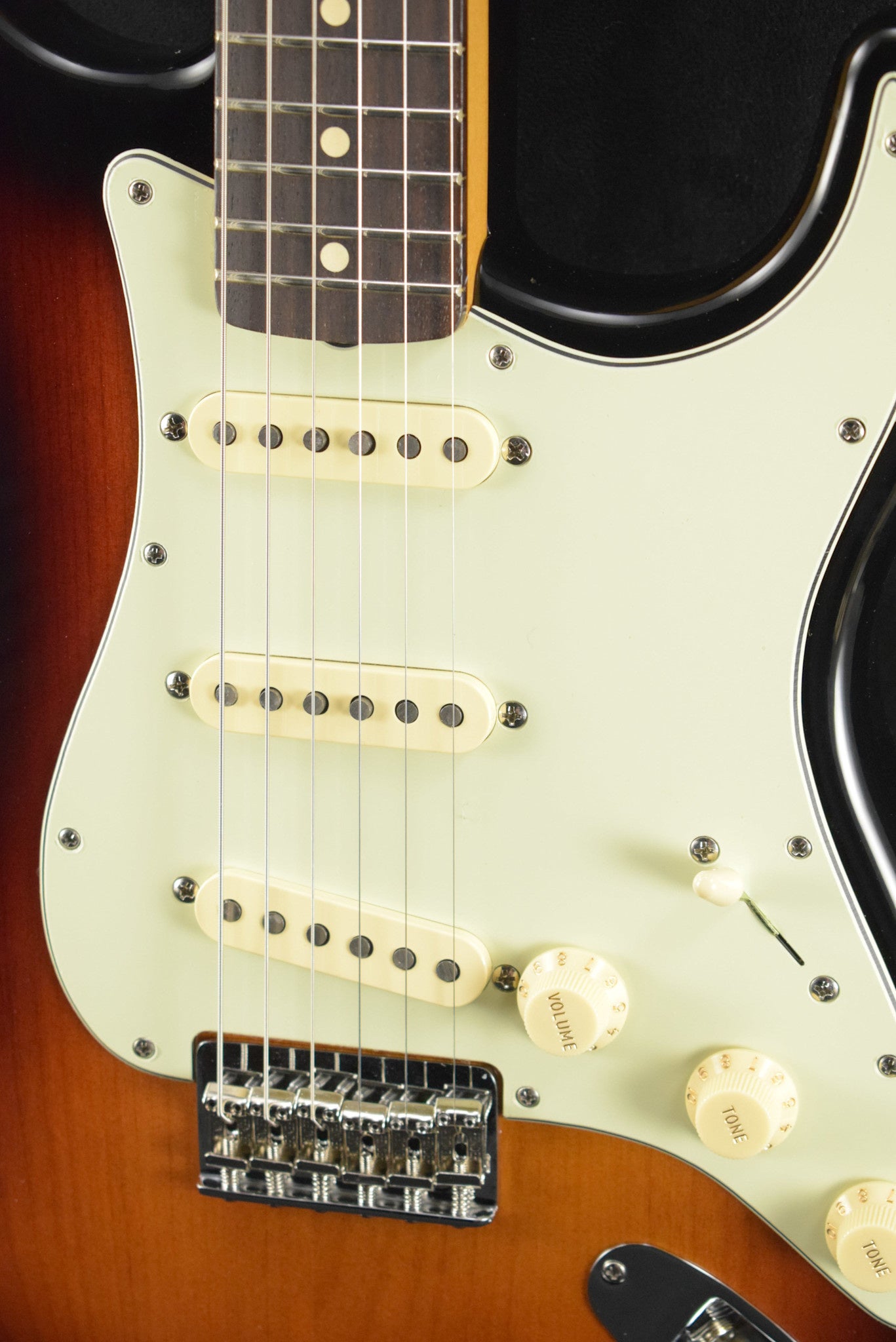 Fender Robert Cray Stratocaster 3-Color Sunburst Rosewood Fingerboard