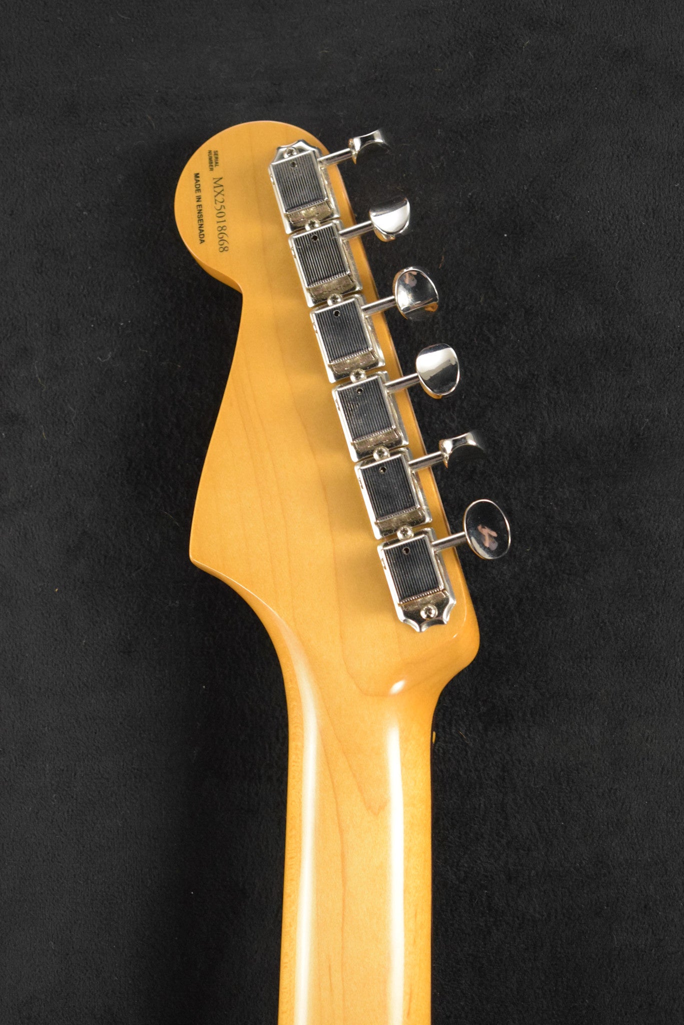 Fender Robert Cray Stratocaster 3-Color Sunburst Rosewood Fingerboard