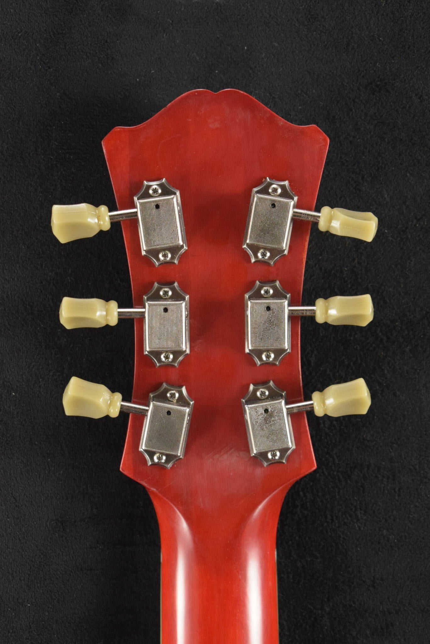 Eastman T64/V-RD Thinline Bigsby Antique Varnish Red Finish