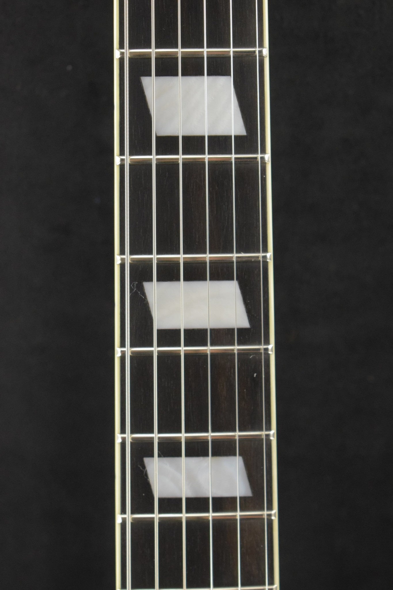 Eastman T64/V-RD Thinline Bigsby Antique Varnish Red Finish