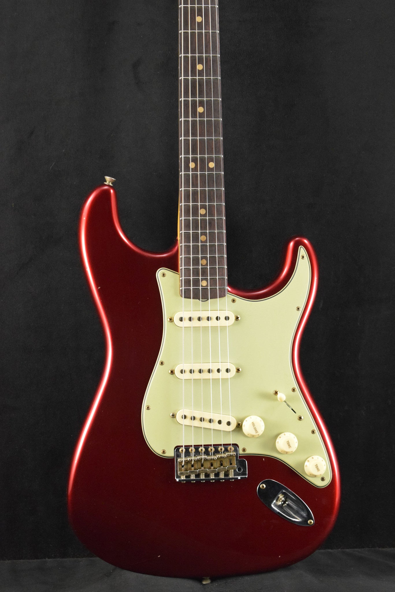 Fender Limited Edition '63 Stratocaster Journeyman Relic Aged Candy Apple Red 3A Rosewood Fingerboard