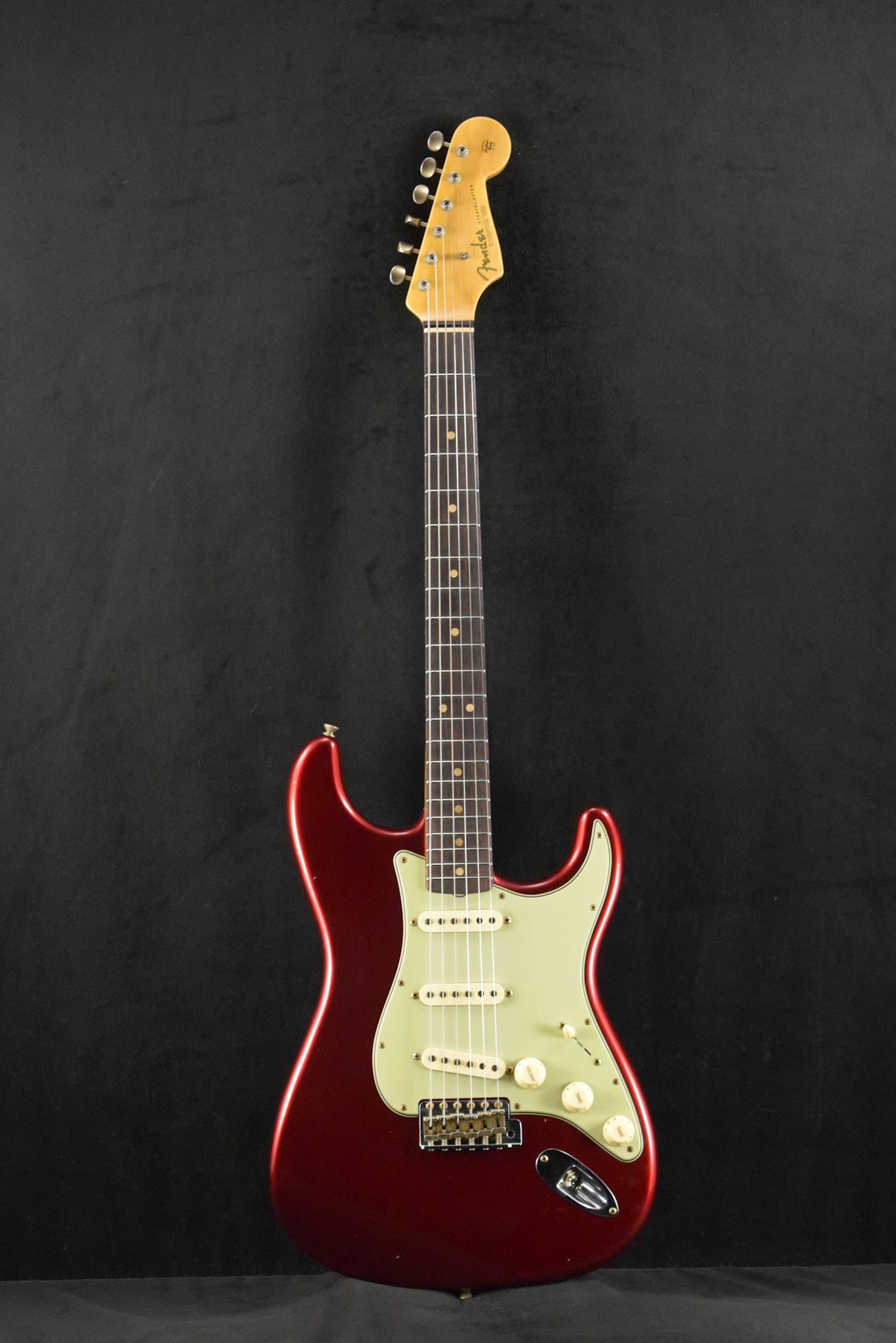 Fender Limited Edition '63 Stratocaster Journeyman Relic Aged Candy Apple Red 3A Rosewood Fingerboard