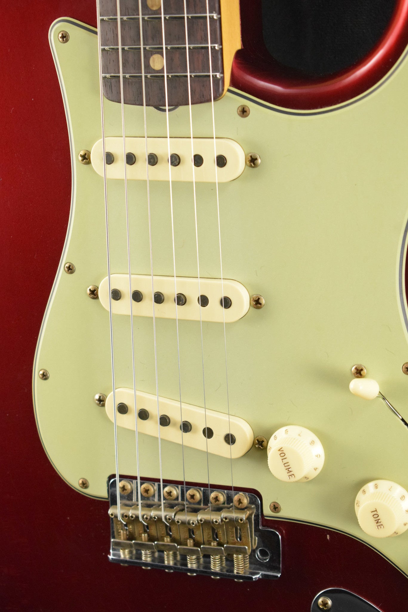 Fender Limited Edition '63 Stratocaster Journeyman Relic Aged Candy Apple Red 3A Rosewood Fingerboard