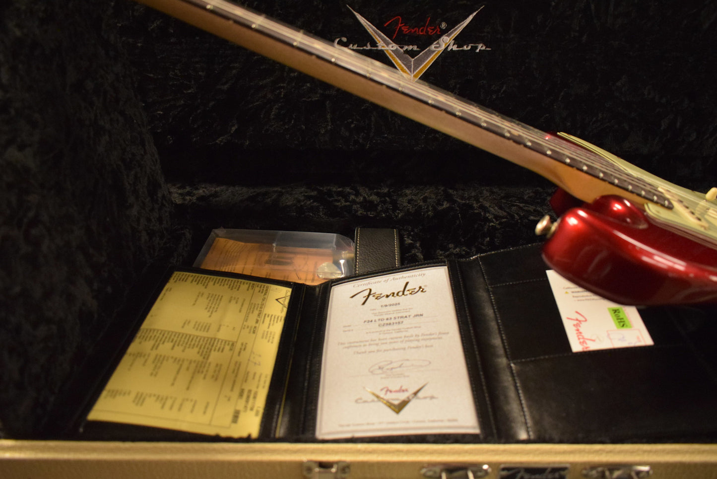 Fender Limited Edition '63 Stratocaster Journeyman Relic Aged Candy Apple Red 3A Rosewood Fingerboard