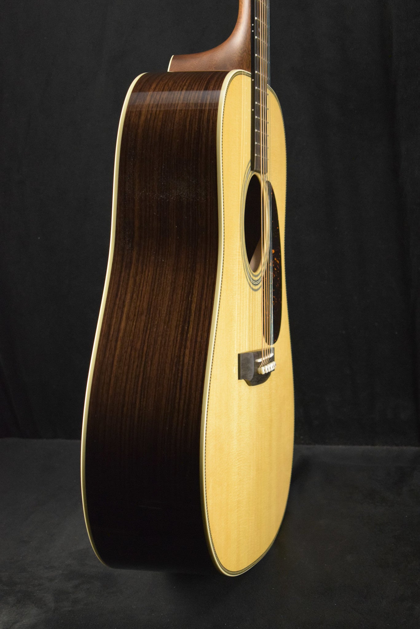 Martin HD-28 Natural Gloss