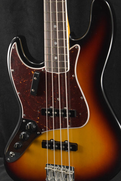Fender American Vintage II 1966 Jazz Bass Left-Hand 3-Color Sunburst