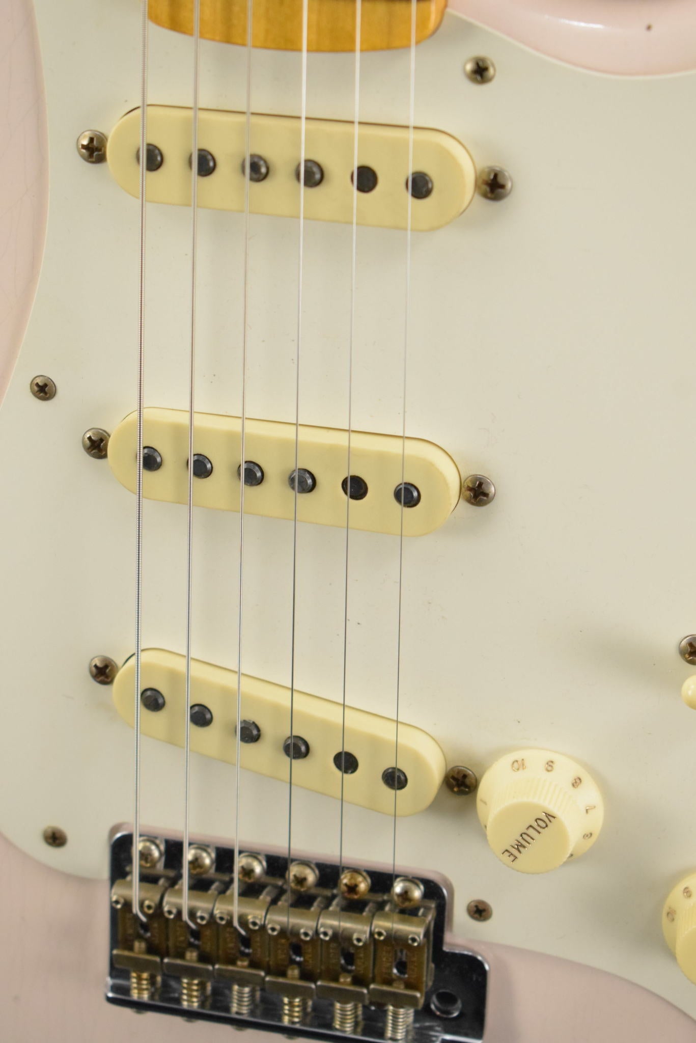 Fender '56 Strat Journeyman Relic  - Super Faded Aged Shell Pink - "Bone-Tone" Pickups